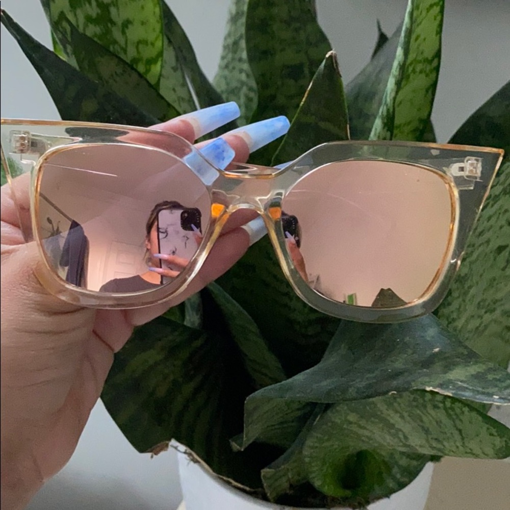 QUAY sunnies